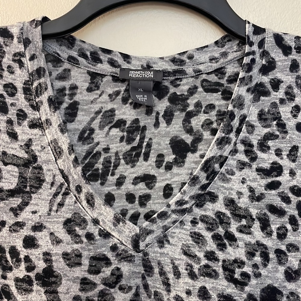 KENNETH COLE REACTION Top - Picture 3 of 10